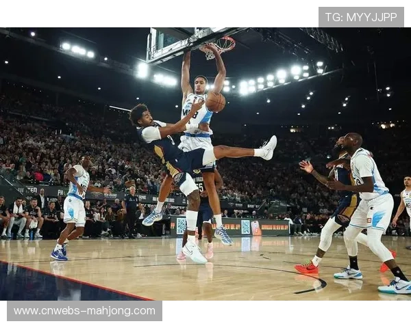 鹈鹕新秀费尔斯突破得分,主场球迷欢呼 鹈鹕新秀费尔斯突破得分,主场球迷欢呼